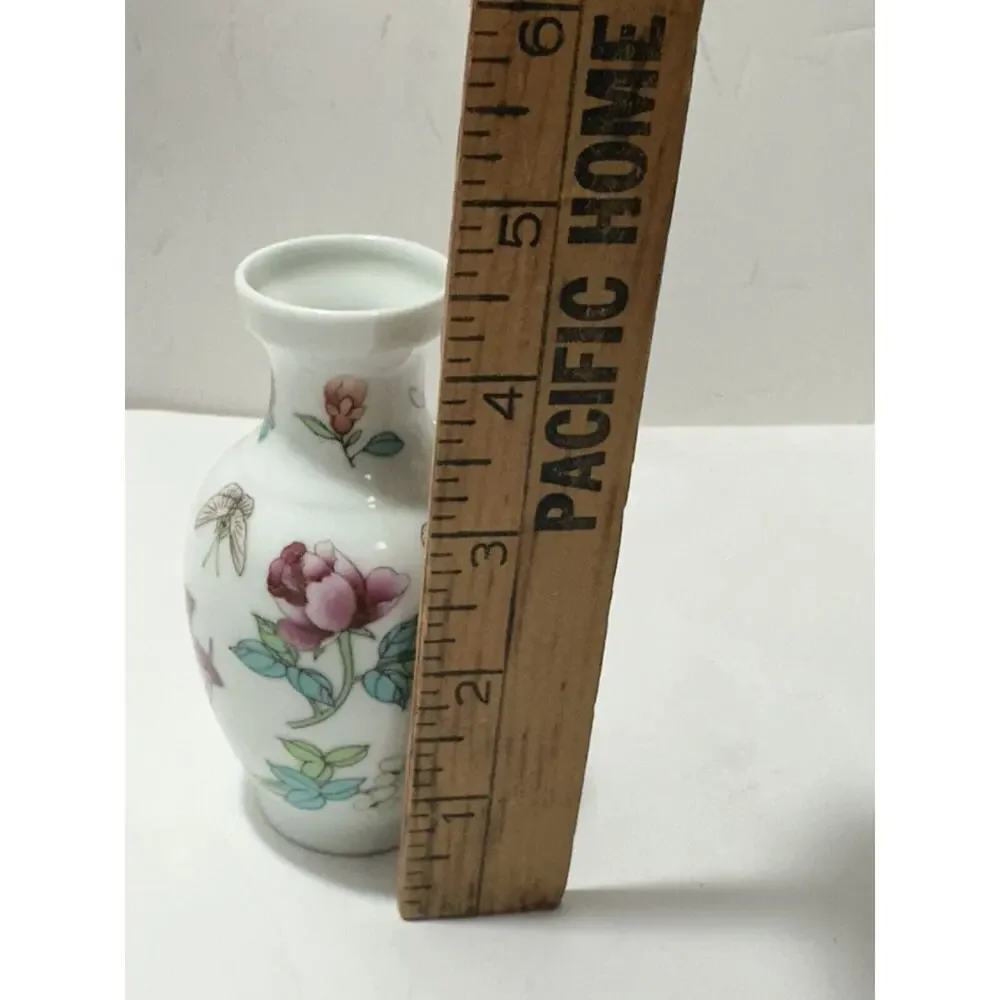 Vintage‎ Floral Chinese Asian Vase Small 4.5” White Bud Vase Flowers Design 1980
